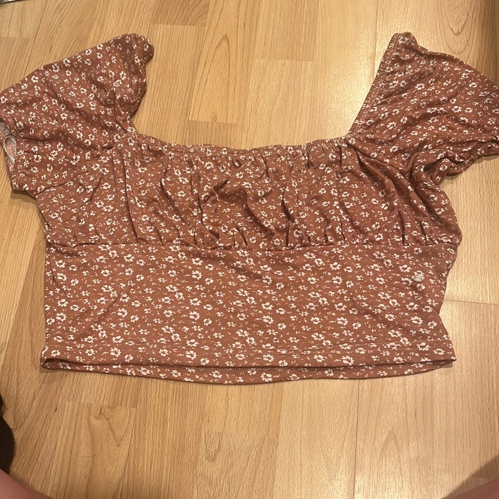reddish brown flowery tshirt/ off the shoulder